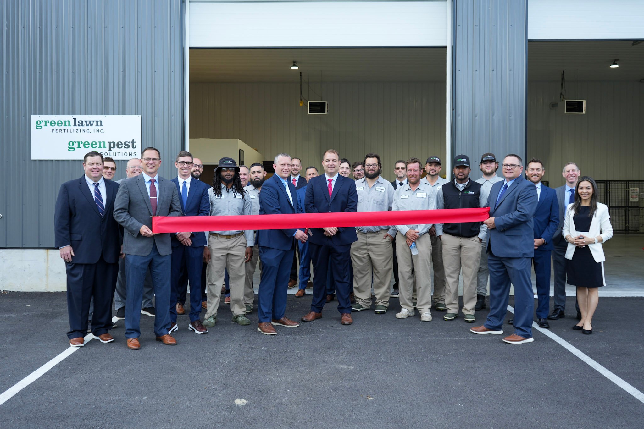 5-de_ribbon_cutting8847
