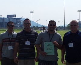Green Lawn Fertilizing Employees