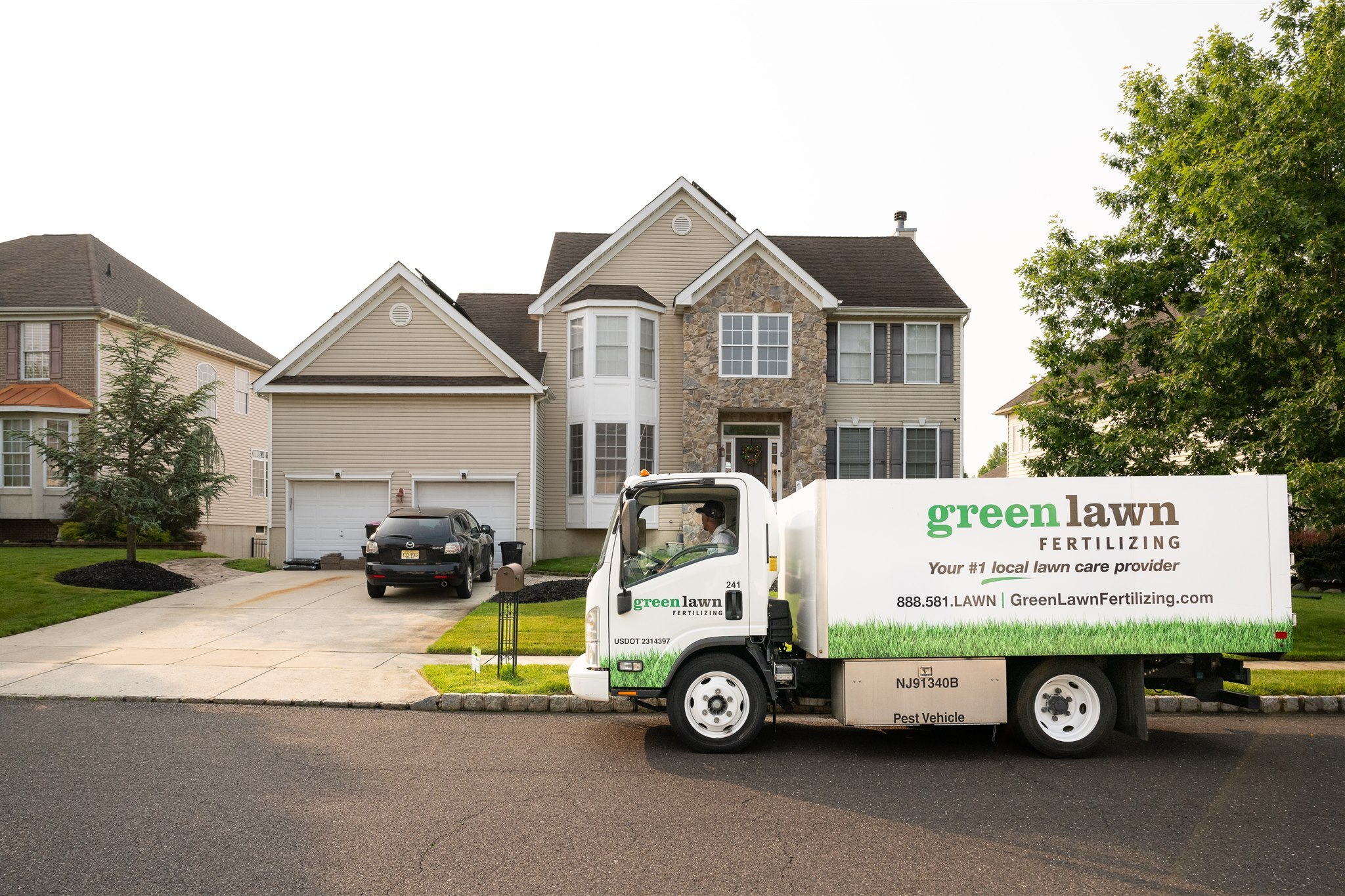 tech-truck-arriving-service1