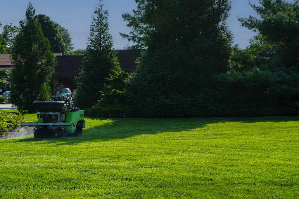 commercial-lawn-tech-service-sky2-1